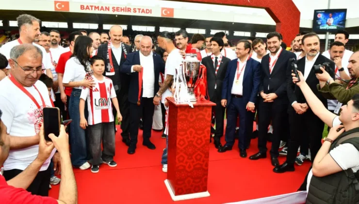1. Lig’e Yükselen Batman Petrol Spor A.Ş., Kupasını Aldı